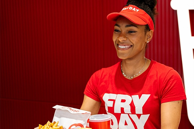 O carieră la Fryday: Mai mult decât un loc de muncă, un drum spre succes
